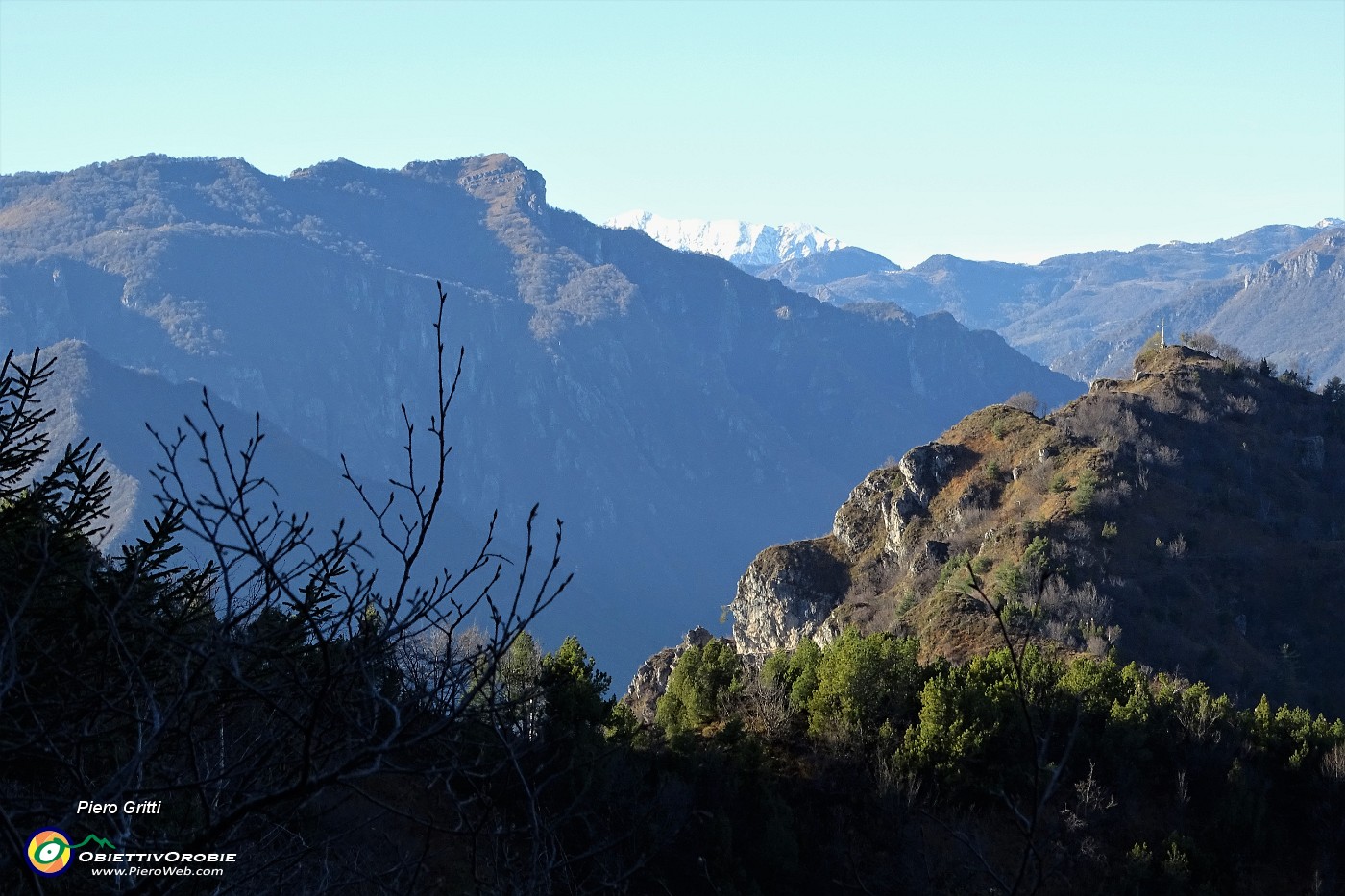 38 Sguardo indietro al Monte Corno.JPG